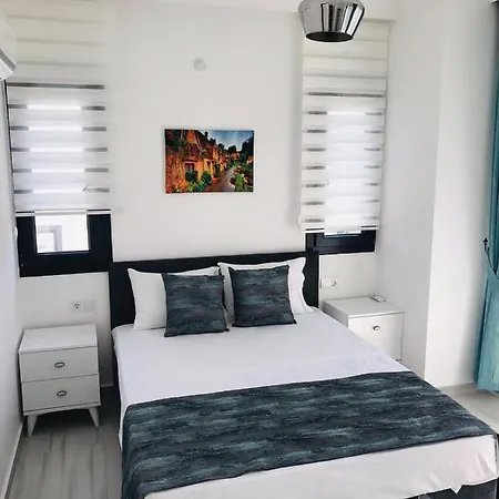 Modern Chic 4-bedroom With Private Pool And Garden In Hisaronu فيلة فتحية