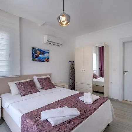 Modern Chic 4-bedroom With Private Pool And Garden In Hisaronu فيلة *