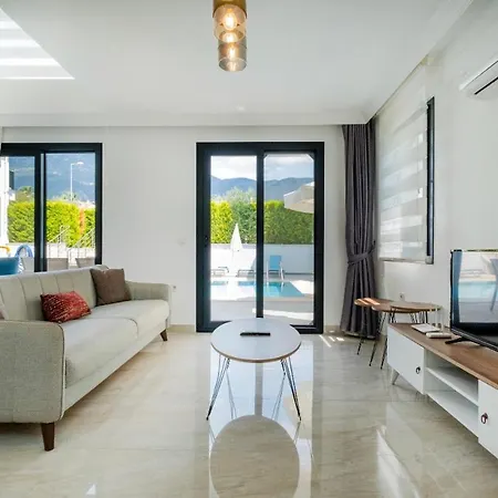 فيلة Modern Chic 4-bedroom With Private Pool And Garden In Hisaronu *