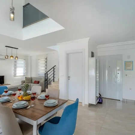 빌라 Modern Chic 4-bedroom With Private Pool And Garden In Hisaronu