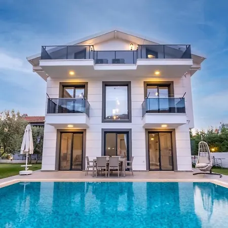 Villa Modern Chic 4-bedroom With Private Pool And Garden In Central Hisaronu