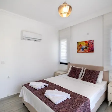 Modern Chic 4-bedroom With Private Pool And Garden In Central Hisaronu
