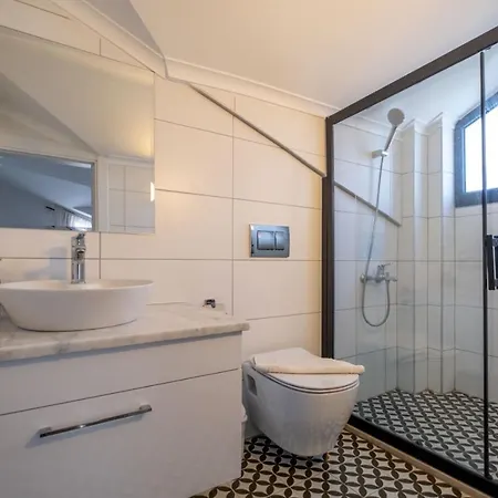 Modern Chic 4-bedroom With Private Pool And Garden In Hisaronu 빌라