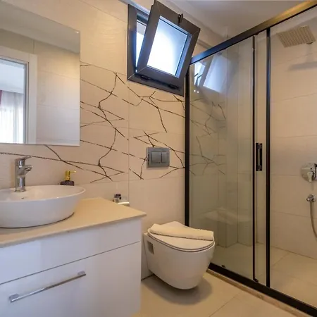 Modern Chic 4-bedroom With Private Pool And Garden In Hisaronu 페티예