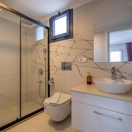 Modern Chic 4-bedroom With Private Pool And Garden In Hisaronu