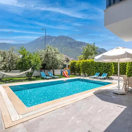 빌라 Modern Chic 4-bedroom With Private Pool And Garden In Hisaronu 페티예