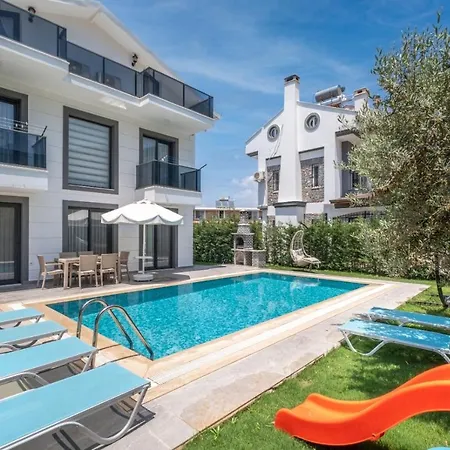 빌라 Modern Chic 4-bedroom With Private Pool And Garden In Hisaronu 페티예